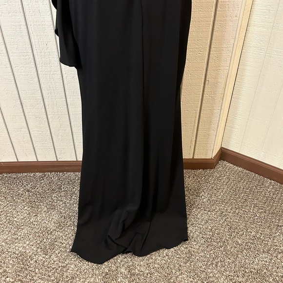Adrianna Papell Ruffled One Shoulder Gown, size 8. - Picture 6 of 9
